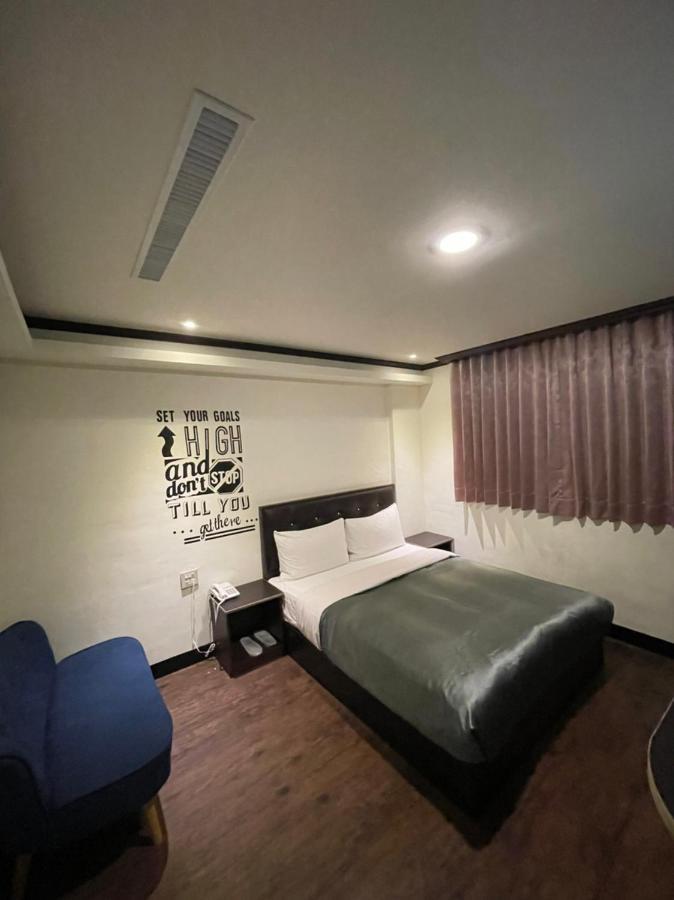 Holiday Business Hotel Taitung 외부 사진